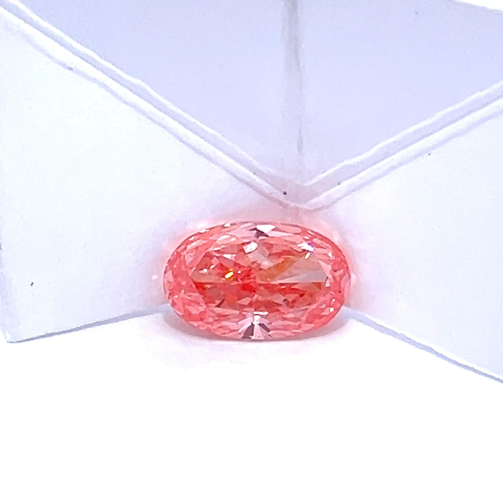 Oval 3.57 FANCY VIVID PINK VVS2 FNT