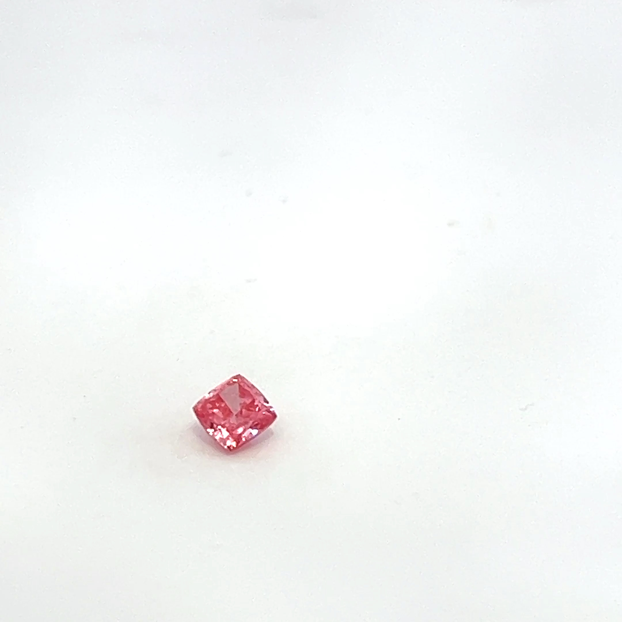 Cushion Brilliant 0.62 FANCY VIVID PINK VS1 STR