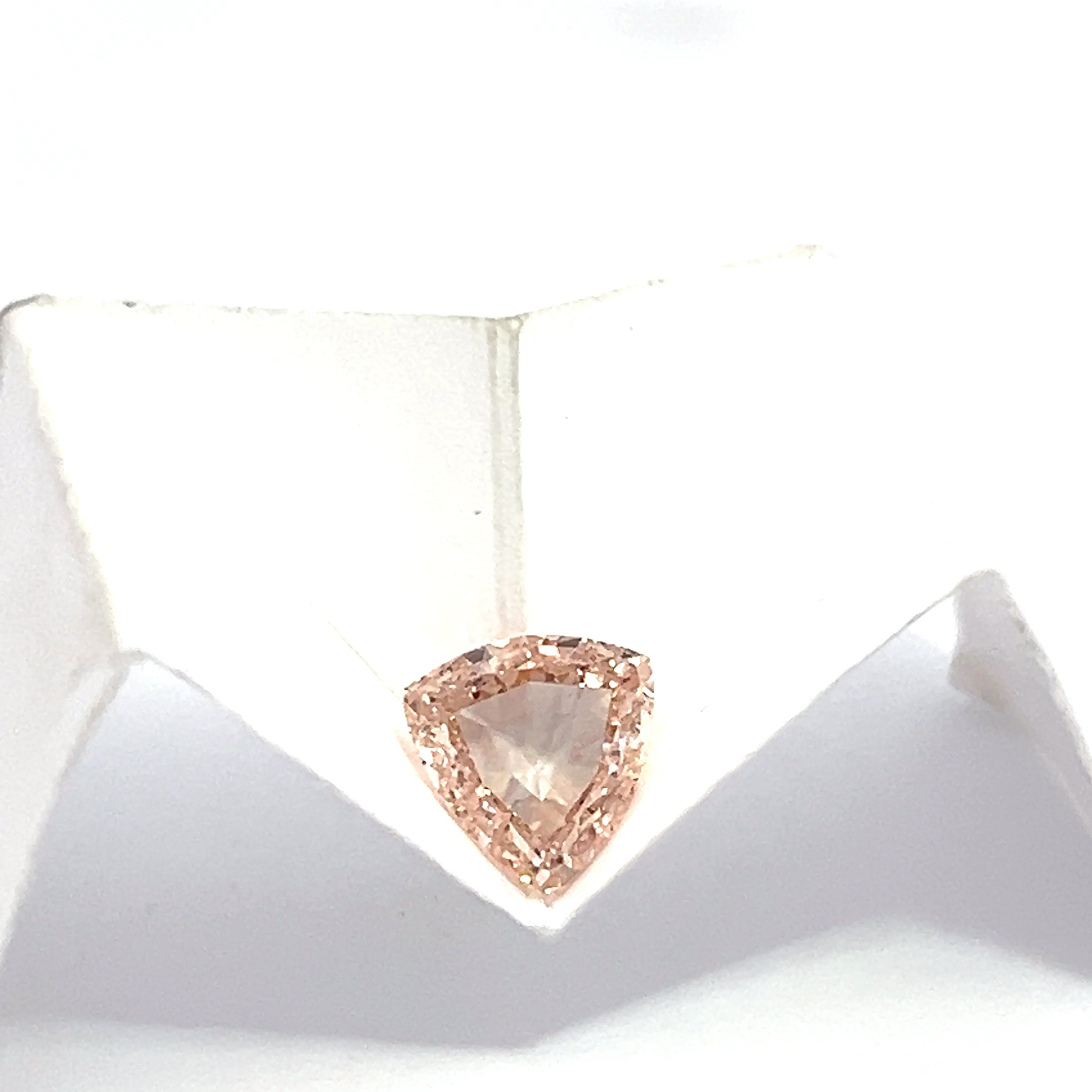 Round 2.05 FANCY BRWONES PINK VS2 